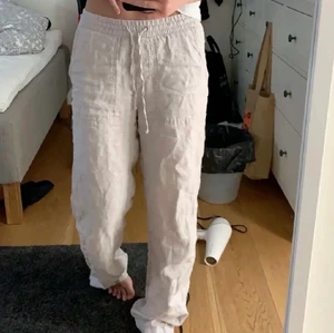 Esprit linnebyxor  - Jättefina slutsålda linnebyxor som inte kommer till användning. Köp direkt för 550kr❤️❤️(lånad bild)