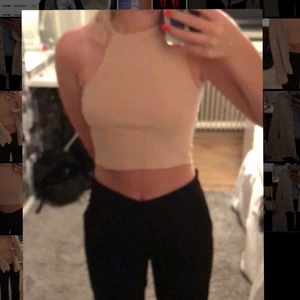 Topp - Fin beige topp, aldrig använd då jag trodde ”ärmarna” va vanliga men som man ser på bilden är de asymmetriska!❤️ *köparen står för frakt*