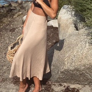 Ribbad kjol - Ribbad kjol i beige