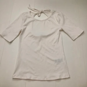 Fin tröja från Gina  - Nästan oanvänd. Köparen står för frakt 🚚 