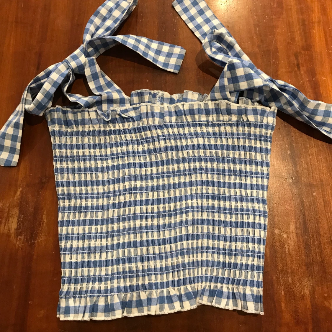 Topp med knytbara axelband