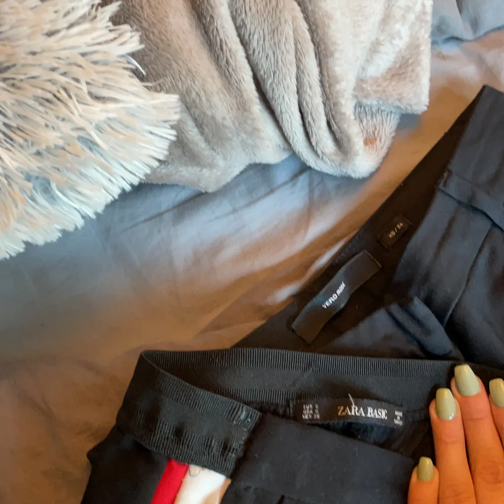 Zara och Vero Moda kostymbyxor . Jeans & Byxor.