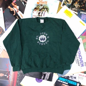 SWEATSHIRT!! 📀📀 - Vintage sweatshirt från 80/90-tal gjord i USA. Storlek är 14-16 youth men skulle säga att den motsvarar Xs/xxs. Tröjan är i bra skick och har inga tydliga defekter. Skriv om det skulle vara något! ✌🏻💫🌱