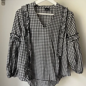 BLUS GINA TRICOT S STORLEK 50 SEK 🖤 - BLOUSE GINA TRICOT S SIZE 50 SEK 🖤