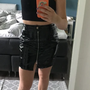 Rebecca Stella kjol  - Coolare kjol får du leta efter. Aldrig använd... Som ny och otroligt skön. Köparen står för frakten💕