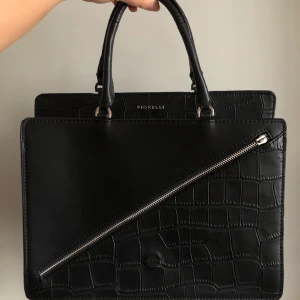  SVART VÄSKA  - BLACK BAG