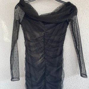 Svart klänning  - En aldrig använd klänning från boohoo i svart, stl xs