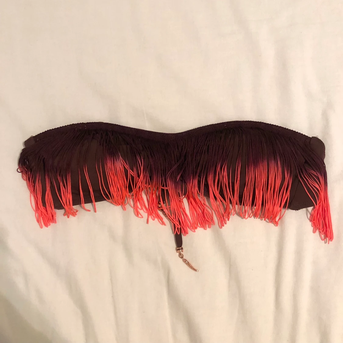 Oanvänd bikiniöverdel 