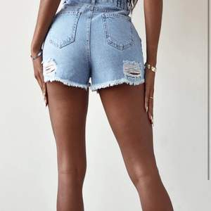 Ett par shorts från Prettylittlething, beställde hem fel storlek så dem är helt oanvända. 