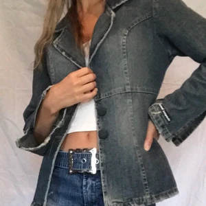 Y2k jeansjacka!! - Så snygg jeansjacka från märket usual suspects 🐬🐬🐬 
