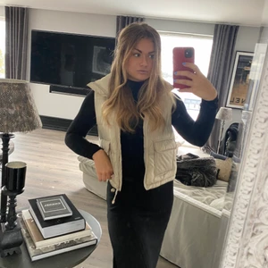 Väst från Zalando  - Nästan oanvänd väst från Zalando i storlek S 