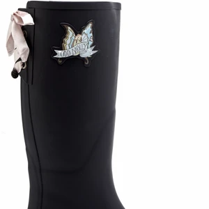 Odd Molly stövlar  - Odd Molly stövlar i st 39 , passar perfekt året om vid regnigt väder. Speciellt nu till hösten..🍂 Är i hyfsat nytt skick, har används cirka 2 ggr.  Frakten blir gratis om stövlarna betalas över 700kr, då pris även kan diskuteras :)