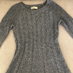 Hollister klänning - Perfekt klänning till hösten och vintern, varm men inte för varm och i jättebra skick. Skicka för fler bilder☺️ frakt tillkommer & pris kan diskuteras