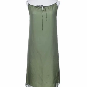 Grön klänning  - Superfin grön klänning som tyvärr aldrig kommit till användning! 