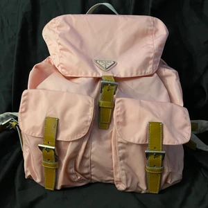 Äkta prada ryggsäck  - Prada ryggsäck | kolla gärna på mina andra annonser | FRIFRAKT hela sverige | följ insta @nmf_se