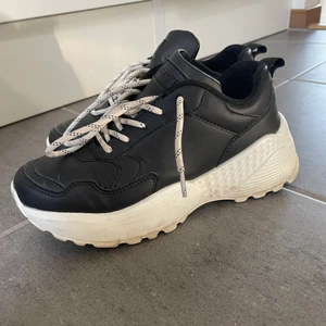 Na-kd sneakers  - Sneakers i väldigt fint skick från na-kd. 