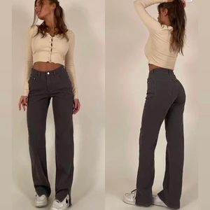 Venderbys Jeans - Snygga slits från Venderbys i färgen gråbrun strl xs. Väldigt snygg passform!!