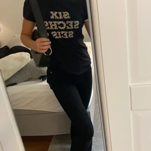 Zara tröja  - Denna fina zara tröja som köptes för ganska länge sen , den är i jätte fint skick och är i storlek M!😍✨