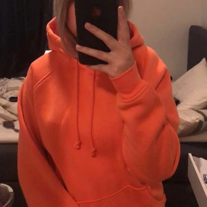hoodie - mysig bikbok hoodie i härlig färg (rosa/orange/aprikos). Helt oanvänd