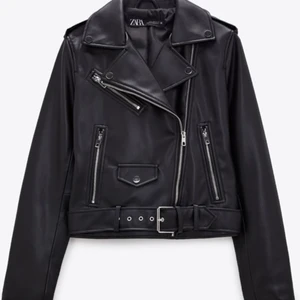 Skinnjacka  - Säljer snygg skinnjacka från zara då jag råkade beställa två stycken, sitter lite oversized 💕 nypris 559kr pris kan diskuteras 💕