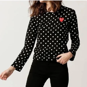 Prickig tshirt cdg - Säljer min så fina långärmade tshirt ifrån cdg!! Först till kvarn