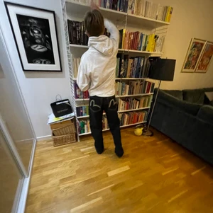 Evisu 0001 - Evisu 0001 jeans, strl 28. Mycket gott skick endast använda 1-2 gånger. Nypris cirka 4000, bud i kommentarerna