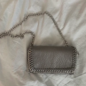 Stella McCartney inspirerande väska - Säljer denna väska då den inte kommer till användning längre