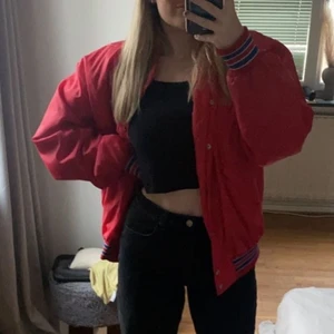 Jacka - As snygg vintage jacka!! Köpt på plick o använd ett fåtal gånger🤍overzied för mig som brukar ha m 