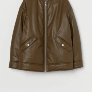 Hm jacka - Säljer denna hm jacka i storlek L helt ny säljer pågrund av att den är för stor 😊