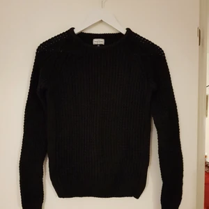 Stickat tröja  - Stickat svart tröja 