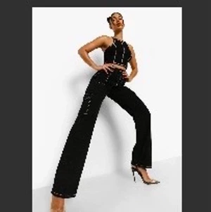 Contrast byxor  - Svarta men vita sömn runtom. Ingen stretch. Långa och jeansaktiga