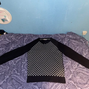 Tröja med schackrutigt mönster storlek S - Passar inte min stil längre, men den är snygg!