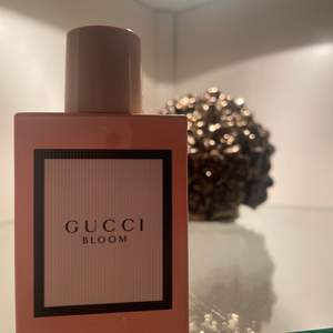 Gucci Bloom 50ml aldrig använd, bl.a Emilia Wahlunds favorit parfym 💓 Fri frakt
