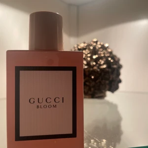 Gucci Bloom 50ml - Gucci Bloom 50ml aldrig använd, bl.a Emilia Wahlunds favorit parfym 💓 Fri frakt