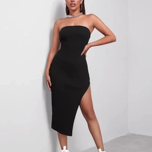 Klänning  - Klänning med slits på sidan, Strl S😊 