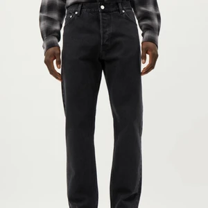 Weekday jeans barrel  - Säljer ett par jeans från weekday eftersom dom är för små för mig.