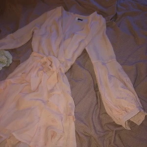 Magisk Dennis maglic klänning - Endast använd en gång, magiskt fin! Nypris 799kr