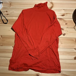 Polo - Röd polotröja köpt på humana :)