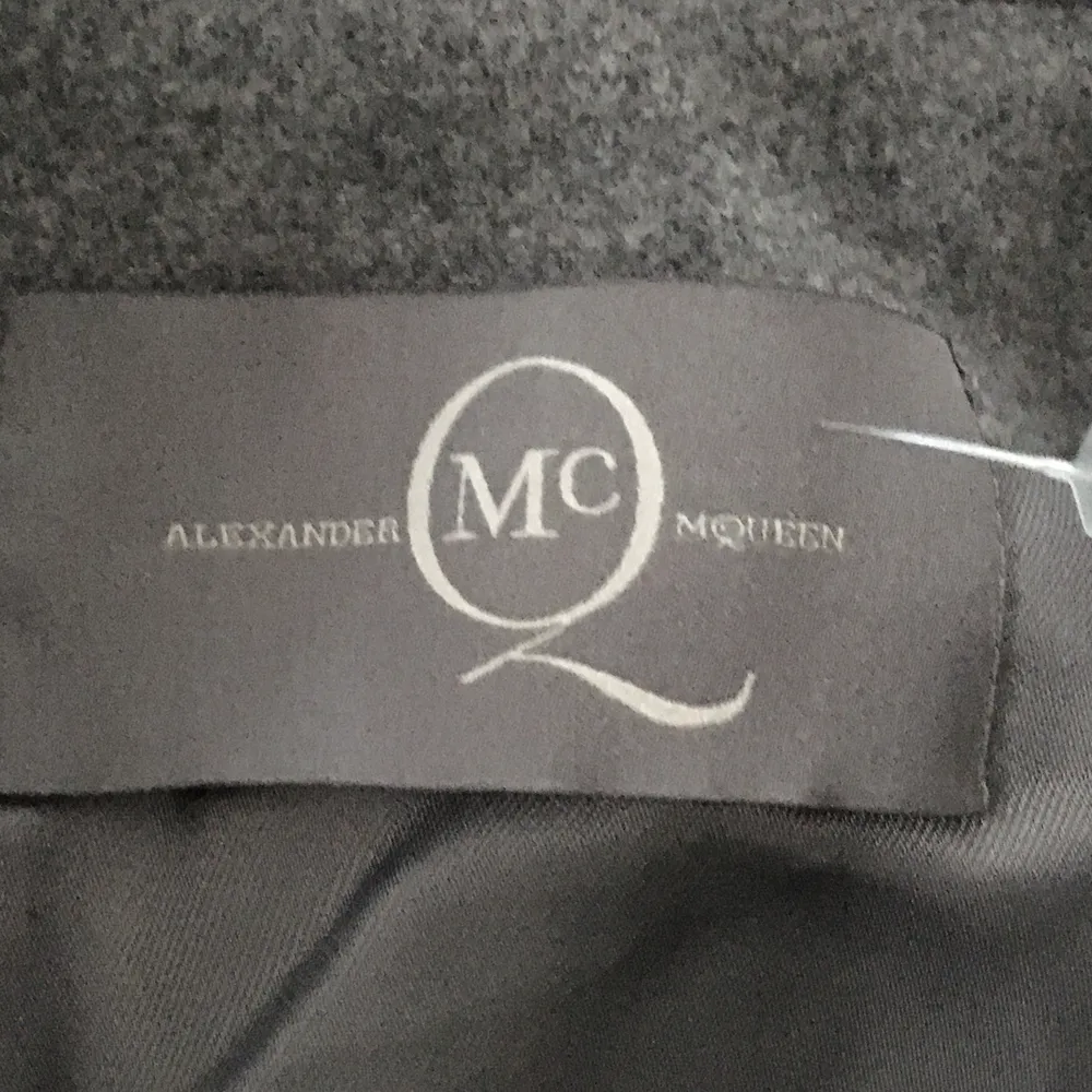 Alexander McQueen ull Kashmir kappa i stl 38 . Kappa är i ny skick . Frakt fri . Jackor.