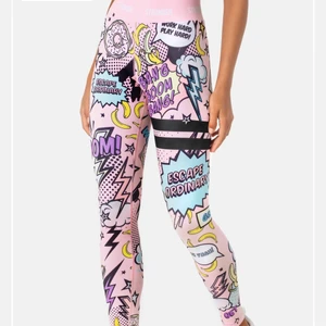 Pop tights - Helt oanvända tights från stronger , orginalpris 799 nypris kan börjas buda vid 200💞