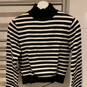 Randig tröja - Randig knit tröja från Zara, oanvänd. Lite cropped
