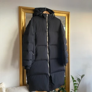 J Lindberg Jacka - Säljer min J Lindberg Jacka. Kommer ej till användning längre, köptes December 2019. Använd 1 säsong. Storlek S!