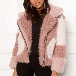 Odd molly - Odd molly jacka som e så snygg men kommer inte t användning, inköpt 2018-2019 men använd Max 3 gånger då den inte känns som min stil men så snygg !! Priset kan diskuteras köpte den för 2800kr 