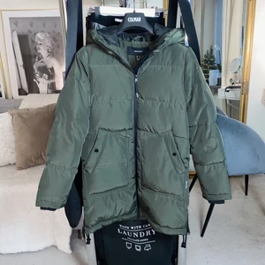 Dunjacka från Vero Moda - Dunjacka från Vero Moda i strl S. Köpt för 2 veckor sen men säljes pga har en vinterjacka. Nyskick✨
