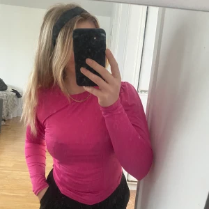 Topp - Fina topp med speciella ärmar💓