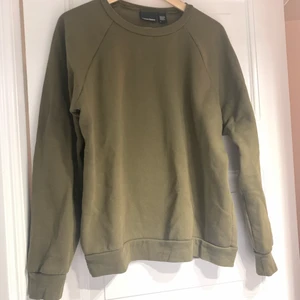 American apparel sweatshirt - Olivgrön. Fleeceaktigt tyg på insidan. Bomull.