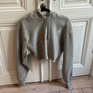 Cropped Champion Hoodie - Bra skick, använts några gånger bara