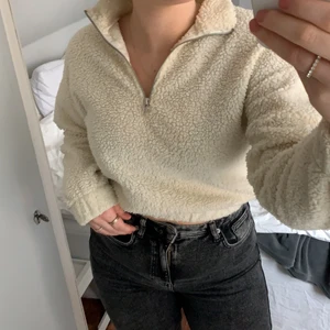 Kort Teddy kofta - Kort Teddy kofta, sparsamt använd, jätte skön