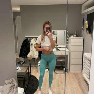 Gymshark tights - Gymshark tights i storlek XS som har scrunch i rumpan vilket ger en finare form! Det sitter väldigt bra och använt max 4 gånger