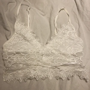 Bh - Säljer en helt onvvänd bh som var i fel storlek för mig! Passar jätte fint till en kavaj eller som en vanlig bh🤍